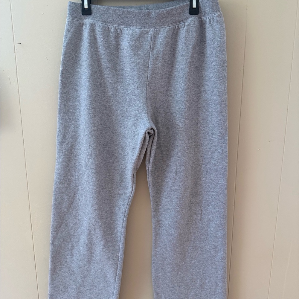 Hane’s Women’s Gray Sweatshirt and Pants Set - Picture 3 of 3